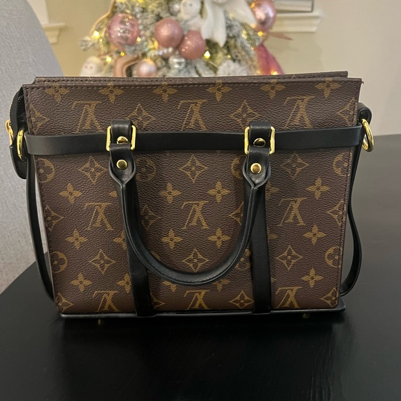 Authentic Louis Vuitton Toiletry 19 - Picture 11 of 14